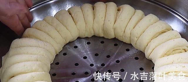 自从玉米面学会这样做，我家的正餐三顿两顿都吃它，低脂又解馋！