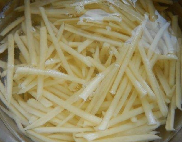 土豆丝|倒掉泡土豆的水,等于倒掉几百块钱,它可以解决大问题