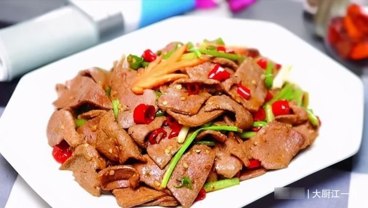 血水|炒猪肝,腌制时不能只放盐和淀粉,学会这3招,猪肝嫩滑不柴不腥