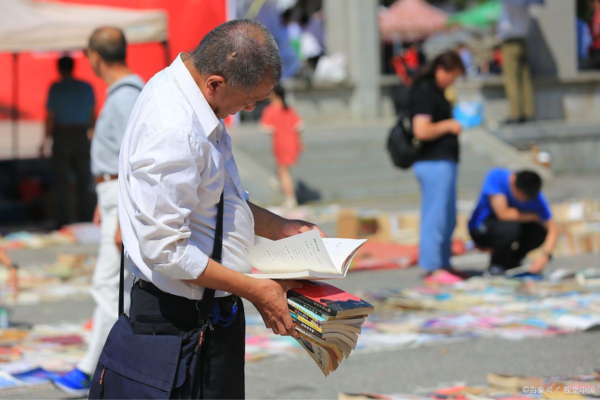 晚风|关于看书的26首诗词:古书新版搂摊聚，旧史诗集吹晚风