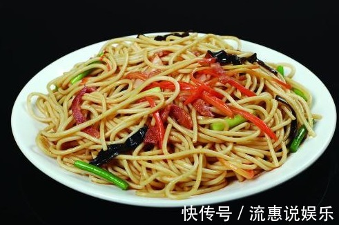 诀窍|爱吃炒面就教你一招，炒出来后不粘锅，不成坨，孩子吃得可香了