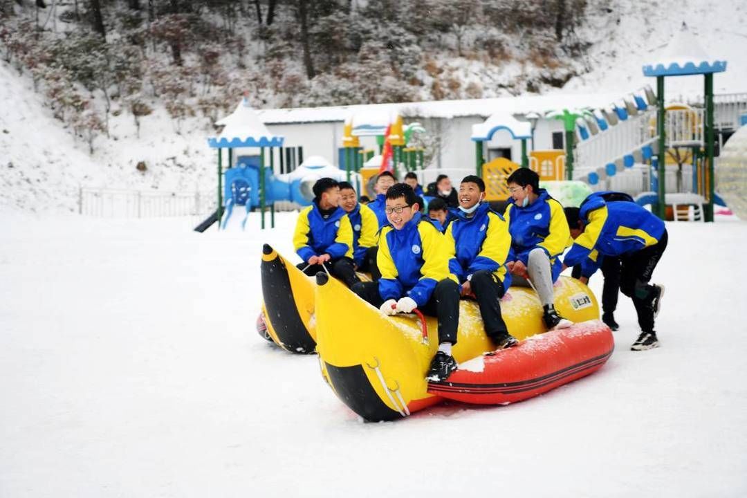 滑雪|四川广元：“冬奥风”催热“冰雪课堂”