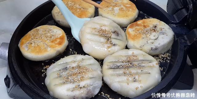 烧饼这样做才香酥,锅里烙一烙,比买的还好吃,咬一口就香酥掉渣