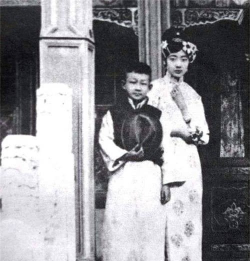 婉容|大清最后的国舅爷,活到2007年,去世前喃喃自语:姐姐是冤枉的