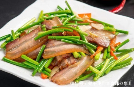 鲜香|炒腊肉，切了直接炒是错的，多做关键2步，腊肉软嫩鲜香，不油腻