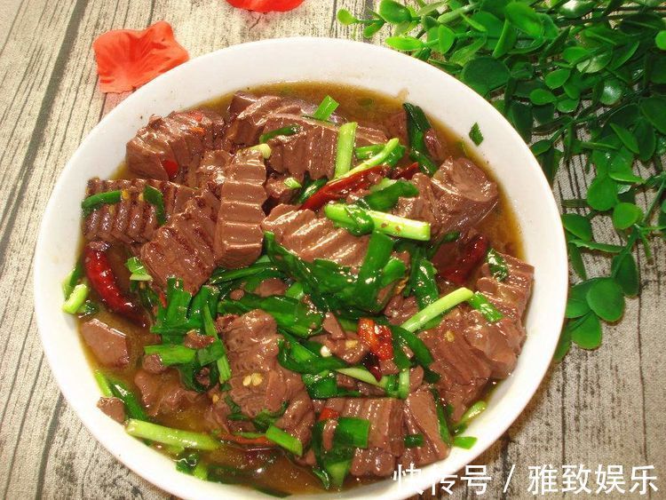 猪血|人到中年想长寿,坚持吃三种食物,排毒清肠,降压减脂,好处多多