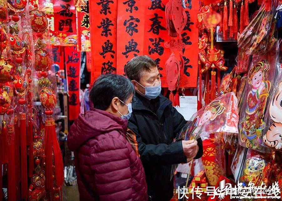 城隍庙|「新春走基层」城隍庙里购春联 家家户户迎新年「组图」