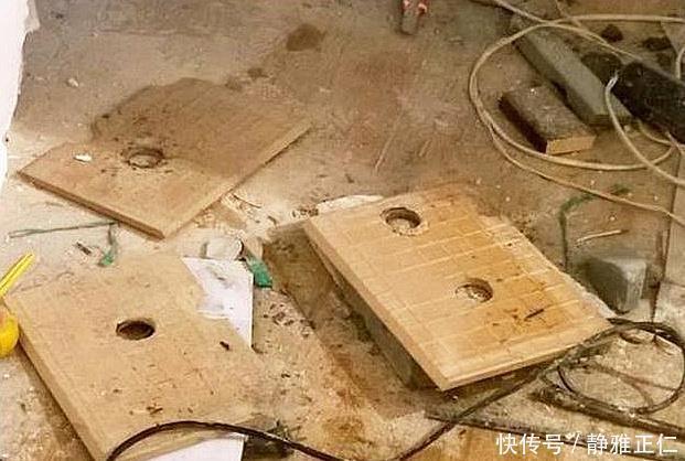 水管|卫生间小不好买手盆师傅在转角砌个洗手台,发业主群里都炸锅了