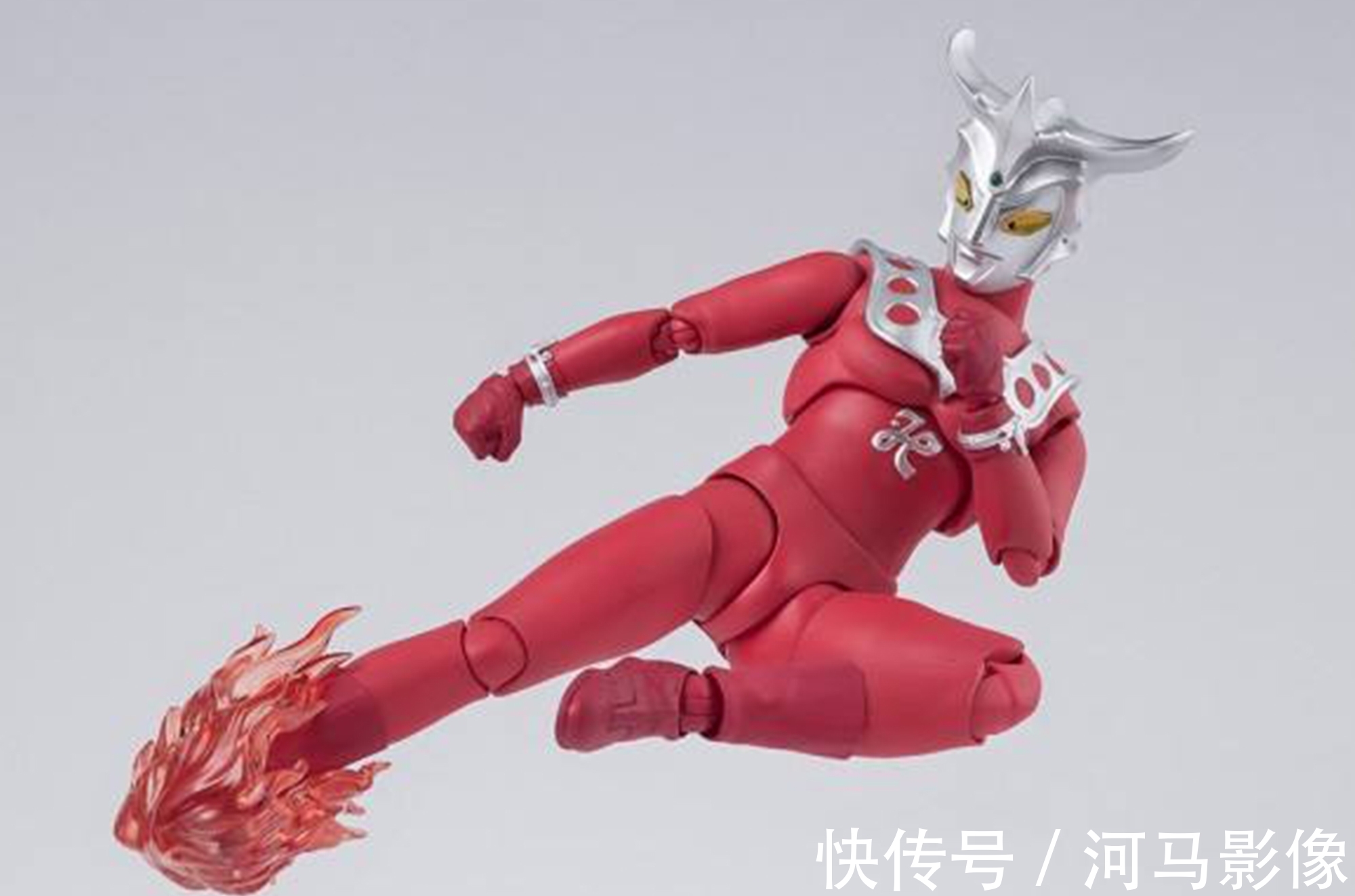 雷欧|雷欧奥特曼SHF官图曝光,高还原自带双截棍,还和徒弟赛罗互动