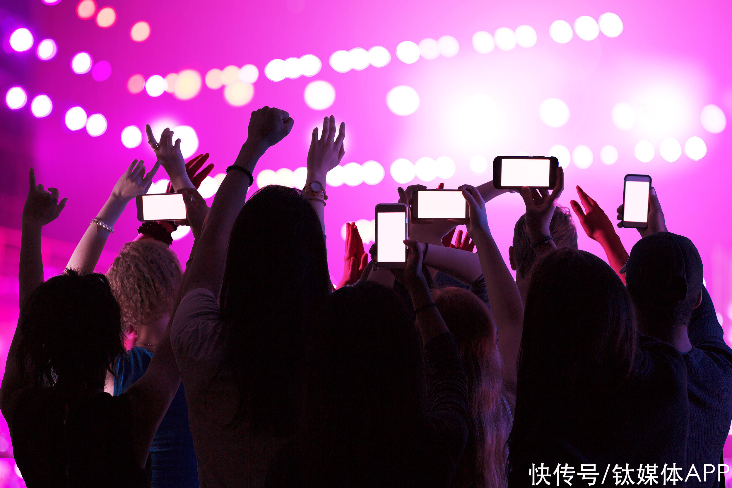 塌房|“塌房事件”倒逼行业“整风”：艺人承诺书、风控业务接踵而至