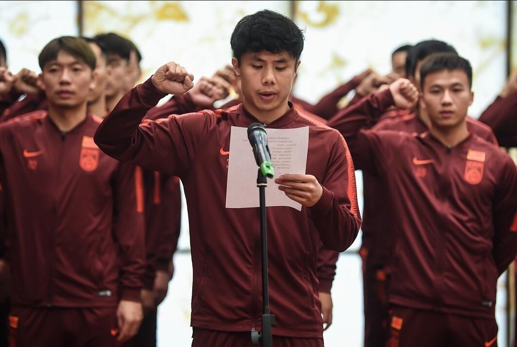 蒿俊闵|两连败后,国足阿联酋备战12强赛,蒿俊闵上网课忘关摄像头被发现