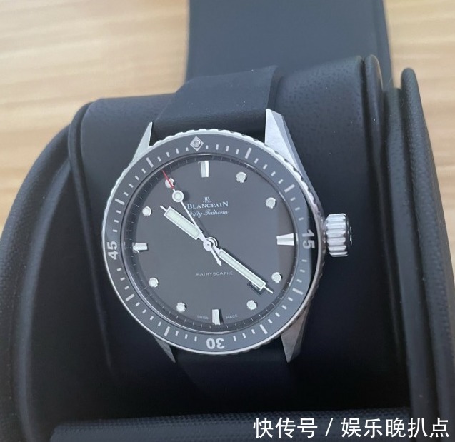 手表|有一种贵叫低调,35岁解毒宝珀五十噚深潜器