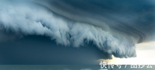 阿云嘎|奥运会预热,东京上空出现6层楼高巨脸,可为什么我们会害怕呢?