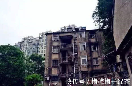 老房子|买二手房,“房龄大”但地段好的值得买吗?内行人一分析,有底了