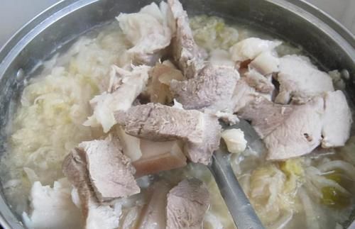 炖猪肉时,牢记“3不放”,肉烂味鲜无腥味,香味十足!