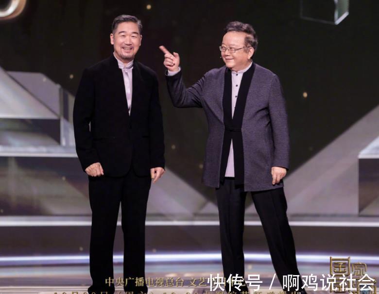 73歲王剛與66歲張國(guó)立最新搭檔，笑看“和珅”“紀(jì)曉嵐”同臺(tái)斗嘴