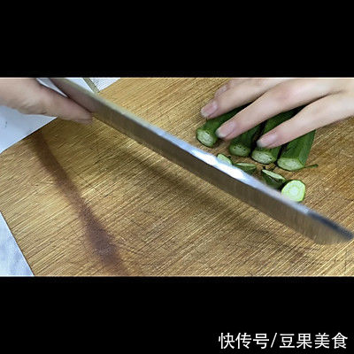 回味无穷的凉拌秋葵来拯救你的胃
