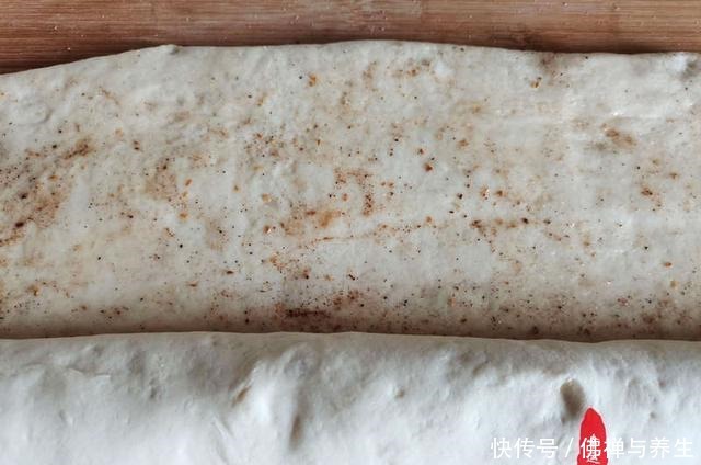 有的人爱吃花卷却不会拧,看看我介绍的这两种方法,简单易操作