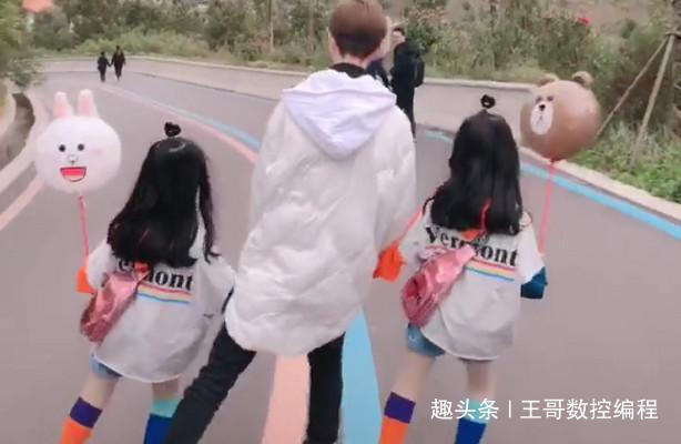 小情人|高富帅版奶爸带双胞胎跳“闺蜜步”火了,这是上辈子拯救了地球