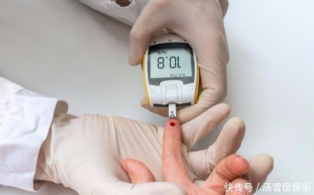 血糖高的人,少吃3种食物!控制好血糖,谨记喝