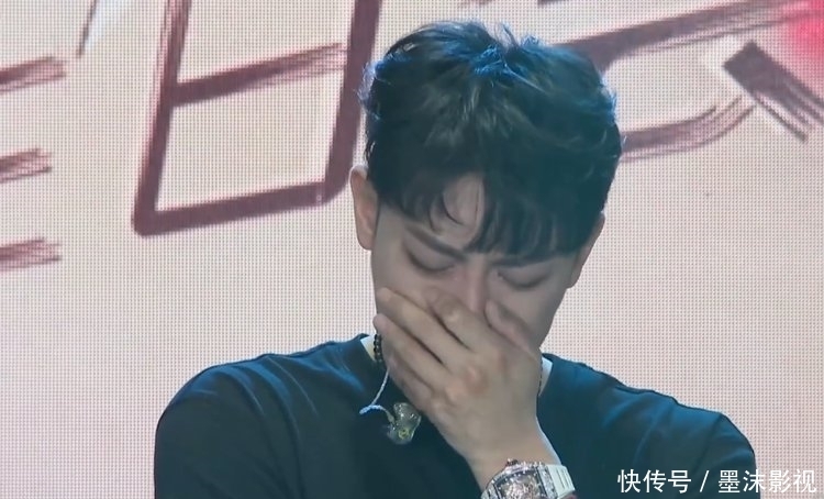 黄子韬生日会:因思念父亲而痛哭,一众圈内好友送祝福敬礼SALUTE