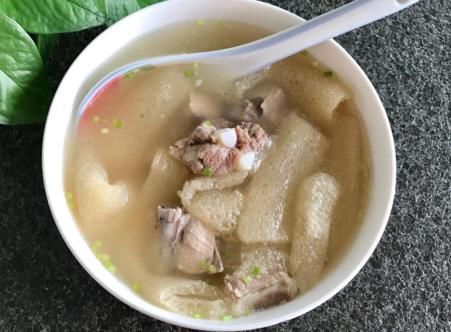 炖排骨,有人焯水,有人直接炖,这才是正确做法,排骨鲜嫩又入味