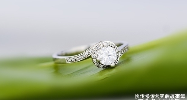 钻石|铂金和18K金哪个更有优势?婚戒选哪种材质美观大气?