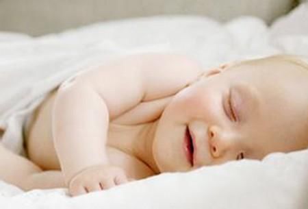 妈妈|小月龄宝宝怎样安稳的睡一整晚呢？掌握这些技巧宝妈再也不用