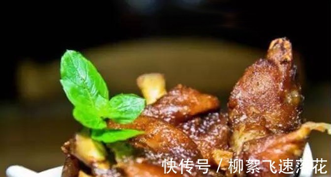 美食推荐吮指猪蹄、私家珍珠鲍、蒜香炆鱼肉制作方法！