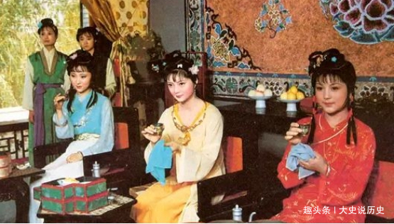 琥珀#《红楼梦》贾母之前对史湘云百般疼爱,最后为何如此讨厌扎心