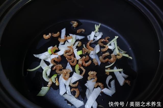 中年|秋天吃它“赛人参”,只要1块钱一斤,简单一焖比吃肉还过瘾!