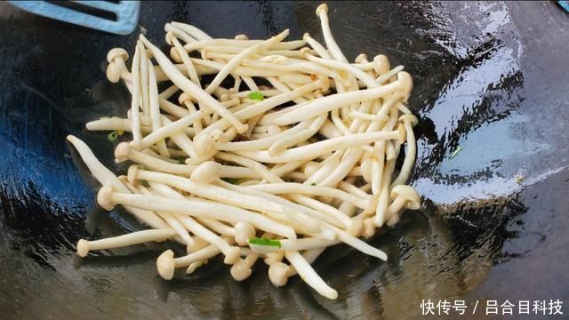 西红柿鸡蛋炒白玉菇,营养丰富,好吃又下饭