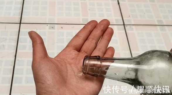 好多人|白醋倒在手心搓一搓，好多人不懂有啥用看完赶紧告诉身边人