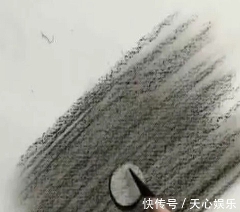 水滴!美术生画水滴,看到黑色线条疑惑了,结局却沉默了