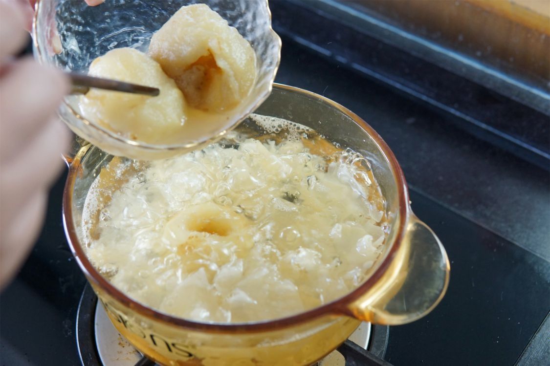 大冷天，要学会吃“烤梨”，传统民间智慧，暖身润燥适合冬天