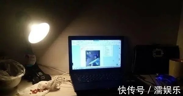 黑色素|告诉大家:为啥白头发会越长越多?医生:你以为是老了,其实是缺了两种营养