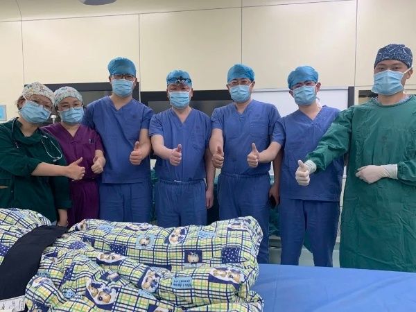 杭州市儿童医院|2岁男孩长了一对“蟹钳”！医生提醒：切勿错过最佳手术时机