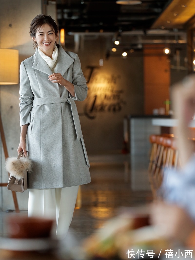 高跟鞋|奔三奔四的女人多备“大衣”，搭配半身裙和裤子，实用不说还高级