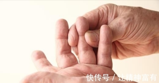 高血压者|男子晕倒入院,脑梗要重视,医生直言:高血压者有4个表现要重视