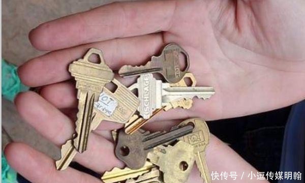 钥匙|废旧钥匙不要扔,放在卫生间里有大作用,全家人都抢着用!