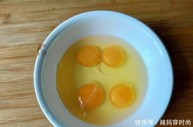 1碗糯米,4个鸡蛋,教您做冷天营养早餐,简单一卷,比烧麦好吃