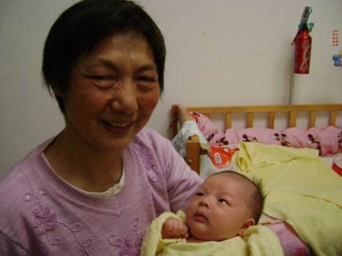 何姐|二胎开放后,医院来了一位高龄产妇,宝宝的父亲才让人意外