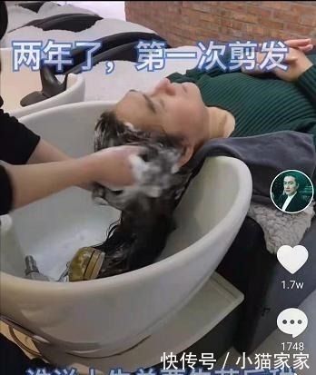 58岁黄安路边摊吃木桶饭!大方分享价格自嘲,曾穷到靠女人吃饭