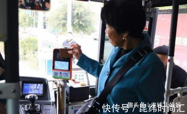 大妈|“孩子肯定掉!”大妈和孕妇抢座没成功,诅咒孕妇反被孕妇揍