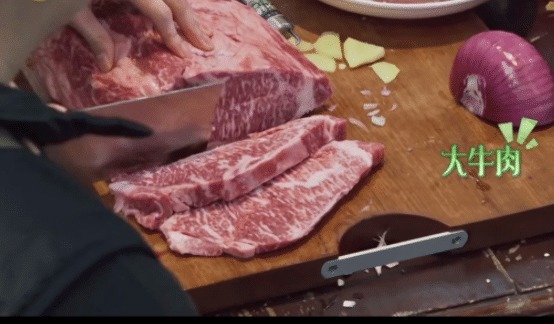 张艺兴|难怪黄磊要“赎回”张艺兴带来的牛肉，原来这块肉，最少值6000多