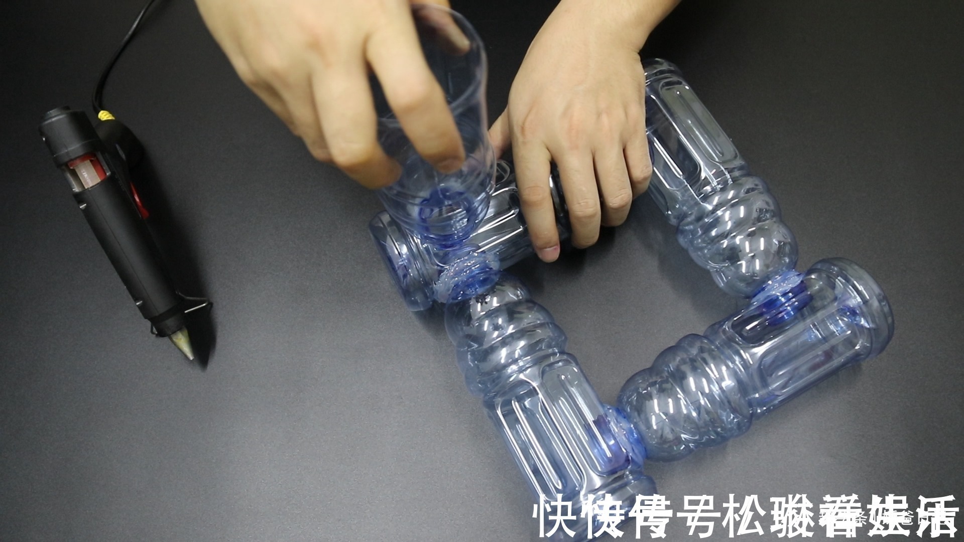 四方形|用5个塑料瓶制作一个四方形的小鱼缸,这个废品利用,太棒了