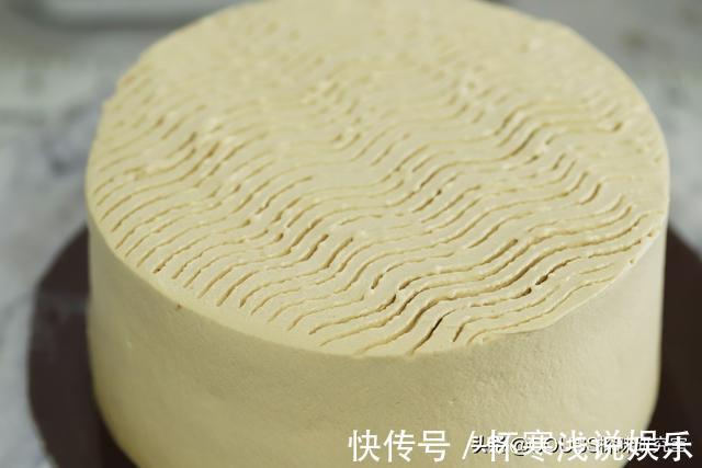 蛋黄|入冬必备的甜点！焦糖饼干咖啡奶油蛋糕，爱上这香浓的美味