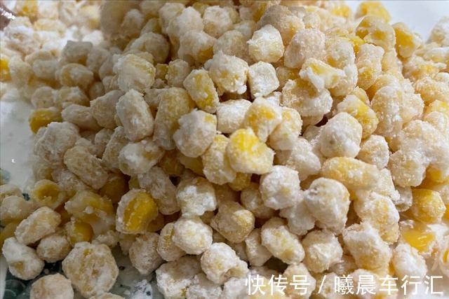 水煮|玉米别再煮着吃,教你做黄金玉米烙,香甜酥脆不松散,孩子特爱吃