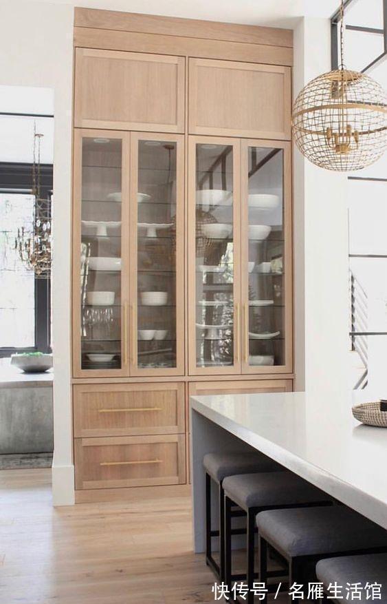 吊柜|二次装修我早有盘算,厨房不装吊柜,墙面内嵌玻璃柜,细节太高明