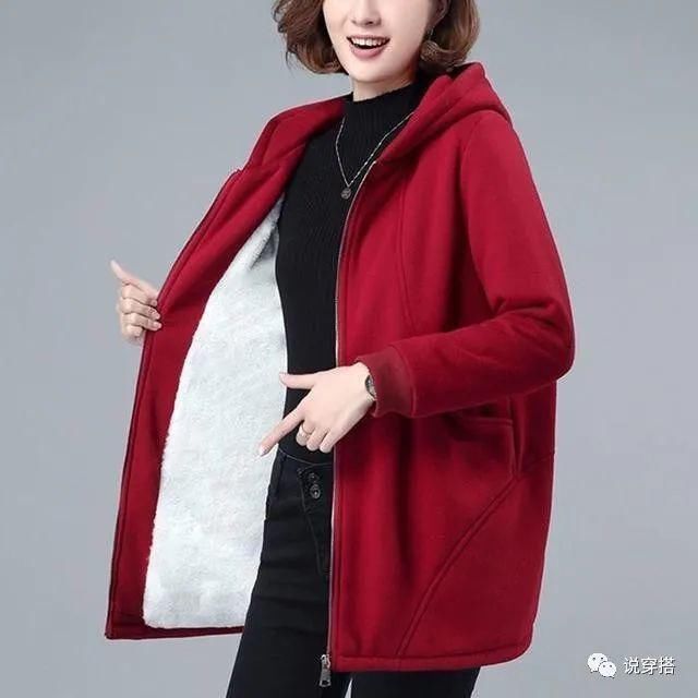  女人|70后女人穿“夹棉服”，时髦温暖还减龄，透出独特的女人味